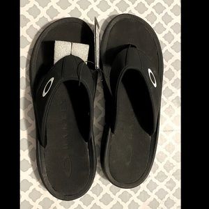 Oakley size 9 sandals